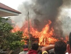 Kebakaran hebat terjadi Didesa kotorendah Kecamatan siulak 6Rumah habis terbakar