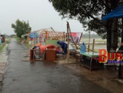 Hujan Angin Sebabkan Kerusakan Fasilitas umum Di Dusun 2 Desa Nangerang kec. Binong