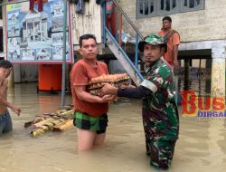 Prajurit TNI personel Kodim 0103/Aceh Utara Terus Distribusikan Sembako kepada Korban Banjir.