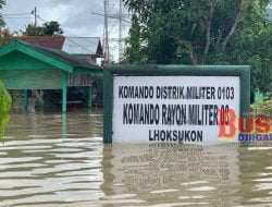 Kantor Terendam, Koramil 08/Lhoksukon Tetap Semangat Bantu Korban Banjir
