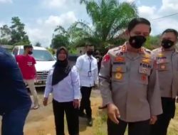 Rasa Haru warga sambut pembagian sembako dari Kapolda Lampung