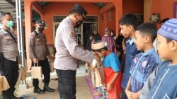 Kapolsek Purwadadi Berikan Santunan kepada Anak Yatim