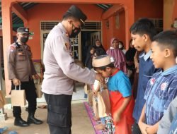 Kapolsek Purwadadi Berikan Santunan kepada Anak Yatim