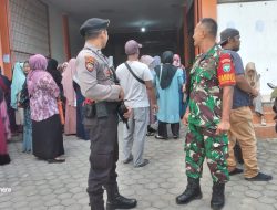 Personel Polsek Banda Sakti Amankan Penyaluran BLT BBM dan Sembako di Kantor Pos Lhokseumawe