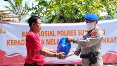 Puluhan Nelayan Palabuhanratu Dapat Bantuan Sembako Dari Polisi