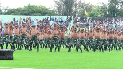 Demonstrasi Sparko Yonif Raider 300/BJW Meriahkan Peresmian Renovasi Stadion Siliwangi oleh KASAD yang Bertepatan Dengan HUT Ke-77 TNI