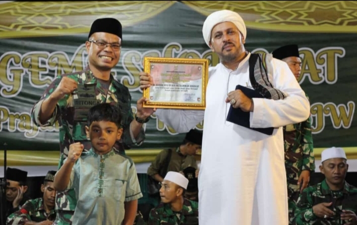 Gema Sholawat Prajurit Yonif Raider 300/BJW bersama Al Habib Syech Bin Muhammad Assegaf – Buserdirgantara7