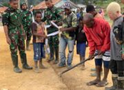 Gotong-royong Bersama Masyarakat Gome, Satgas TNI 300 Siliwangi Buat Lapangan Sepak Takraw di Papua